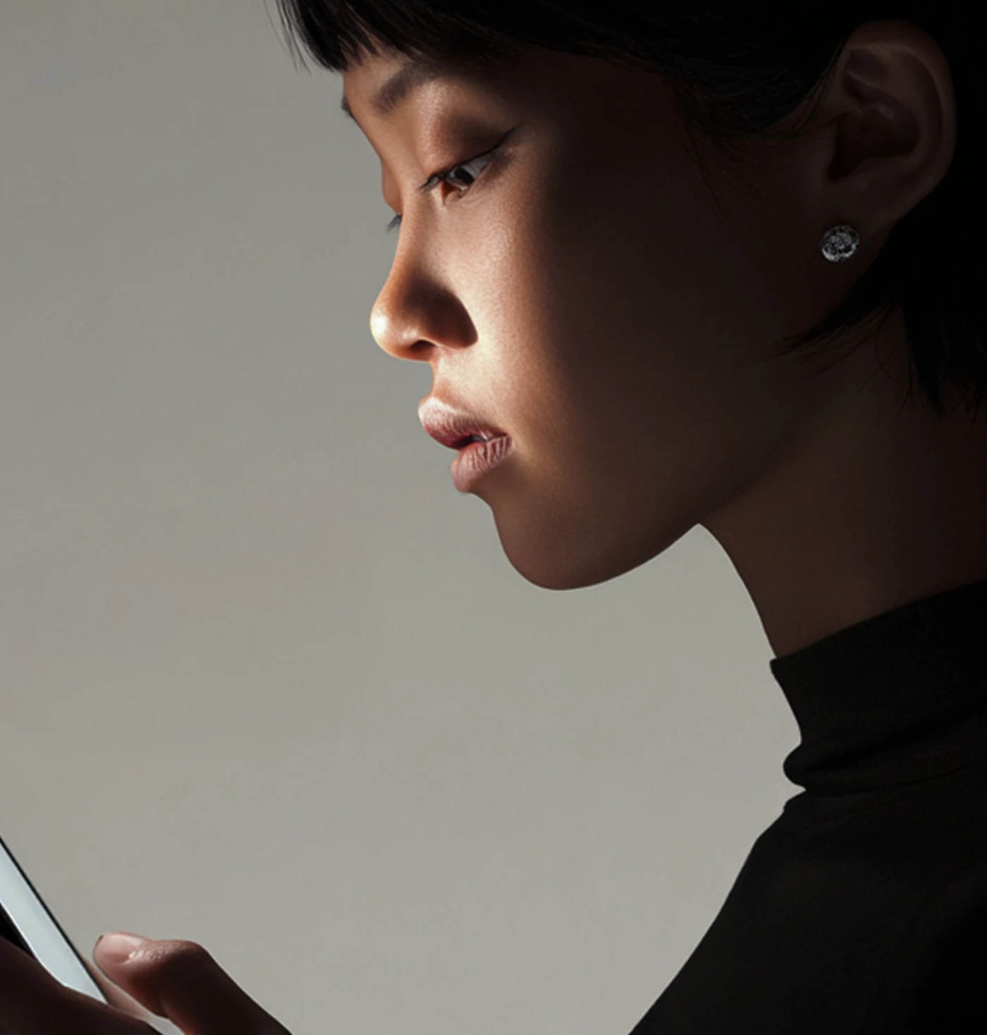 Lumino brand portrait of a woman using her phone